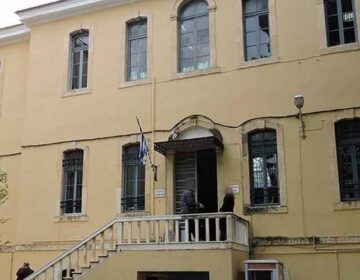 Ελεύθεροι με περιοριστικούς όρους οι έξι που απολογήθηκαν για τον ομαδικό βιασμό 17χρονης στα Χανιά