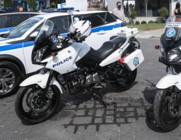 Αστυνομικοί συνέλαβαν την εγγονή ιστορικού στελέχους του ΠΑΣΟΚ – Είχε πάνω της μικρή ποσότητα ναρκωτικών