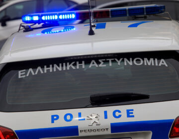 Θρίλερ στον Πύργο: Μαχαίρωσε στο λαιμό την σύζυγο του και επιχείρησε να αυτοκτονήσει στη θέα των αστυνομικών