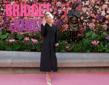 Η Μπρίτζετ Τζόουνς απέκτησε το δικό της άγαλμα στο Λονδίνο