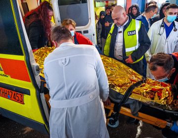 Στο νοσοκομείο Παπαγεωργίου οι δύο τραυματίες φίλαθλοι του ΠΑΟΚ που διακομίστηκαν από τη Ρουμανία – Αναχώρησε το C-130 για τις σορούς