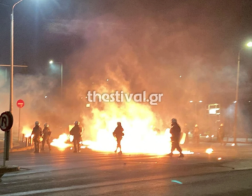 Στις 230 αυξήθηκαν οι προσαγωγές για τα επεισόδια έξω από το ΑΠΘ