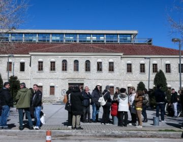 Ποιοι εργαζόμενοι της «Βιολάντα» συμπαραστάθηκαν στον ιδιοκτήτη της, παρά τον θάνατο πέντε συναδέλφισσών τους
