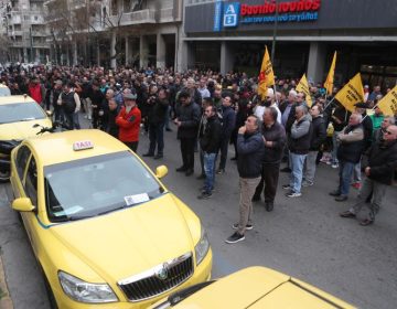 Πανελλαδική απεργία και την Τετάρτη τα ταξί