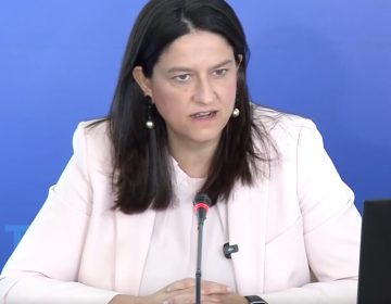 Κατώτατος στα 920 ευρώ με ευρύτερες επιπτώσεις σε επιδόματα και Δημόσιο