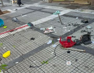 Πεντάχρονος μόνος στο σπίτι εκτόξευε αντικείμενα στο δρόμο στην Θεσσαλονίκη – Συνελήφθη η μητέρα του