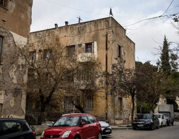 Η Περιφέρεια Αττικής για τα Προσφυγικά στη Λ. Αλεξάνδρας: Δεν υφίσταται θέμα κατεδάφισης, εγκατάλειψης ή εμπορευματοποίησης τους