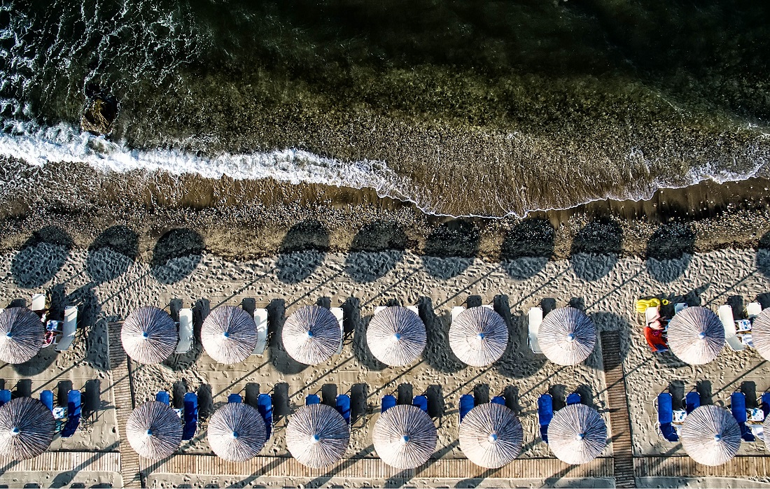 Για 3 χρόνια παρατείνεται η χρήση αιγιαλού σε ξενοδοχεία και καταστήματα