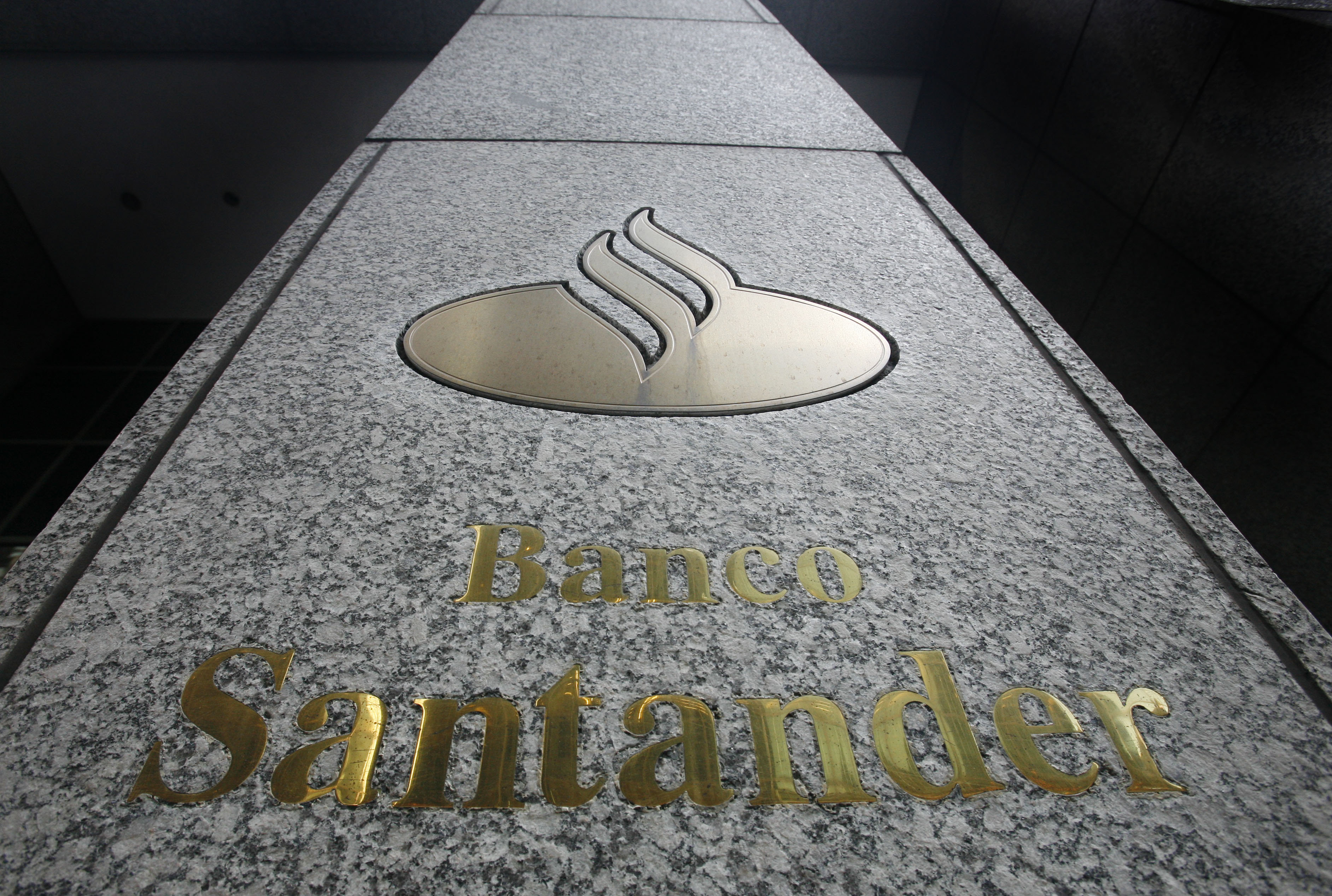 H Βanco Santander εξαγοράζει την Banco Popular έναντι ενός ευρώ