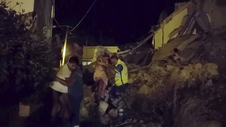 Εκτεταμένες καταστροφές και 2 νεκροί στην Ίσκια από το σεισμό
