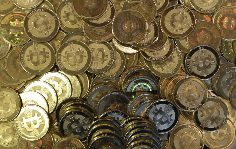Νέο ρεκόρ για το bitcoin – Καλπάζουν τα κρυπτονομίσματα