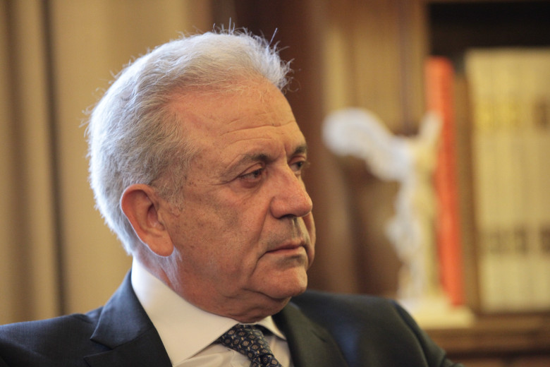 Αβραμόπουλος: Η ΕΕ θα στηρίζει όλες τις χώρες που δέχονται πιέσεις