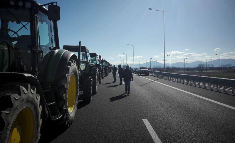 Κατεβάζουν τα τρακτέρ οι αγρότες στον Πλατύκαμπο