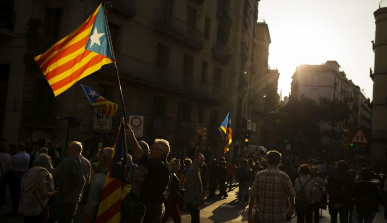 Ιστορικές στιγμές στην Ισπανία – Για «εξέγερση» διώκεται ο Πουτζντεμόν