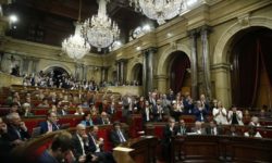 LIVE: Η Βουλή της Καταλονίας ψήφισε την απόσχιση από την Ισπανία