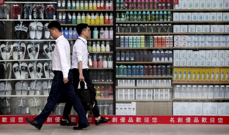 Το Πεκίνο κλείνει και εξοστρακίζει τις υποβαθμισμένες επιχειρήσεις