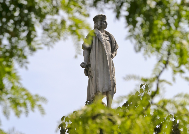 Εκστρατεία για να απομακρυνθεί άγαλμα του Κολόμβου για αυτό του Prince!