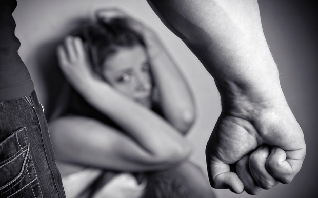 Νέο περιστατικό ενδοοικογενειακής βίας στο Ηράκλειο: 34χρονος γρονθοκόπησε την 25χρονη σύντροφό του
