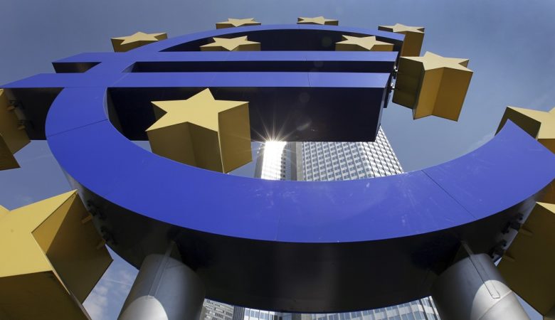 Η ΕΚΤ «φρενάρει» το QE, αλλά συνεχίζει ως τον Σεπτέμβριο του 2018