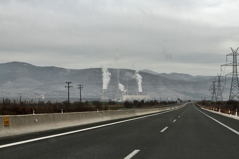 Τουριστικό λεωφορείο έπεσε σε μπάρες στην Εγνατία Οδό, σώοι οι επιβάτες