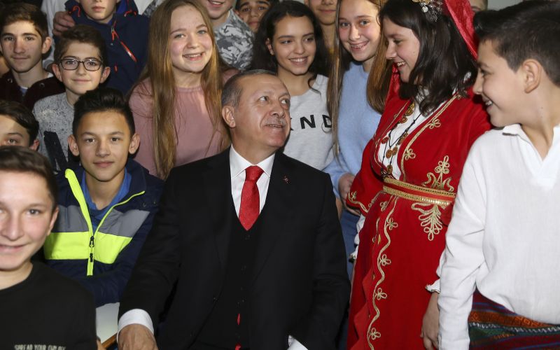 Ερντογάν σε μαθητές στη Θράκη: Όλοι μαζί θα είμαστε Τουρκία
