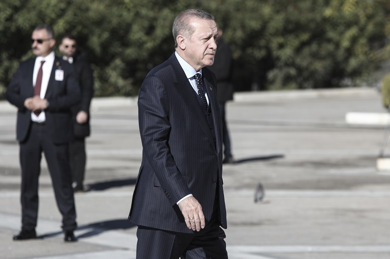 Όσοι θέλουν να μπουν πρέπει να σέβονται τις συνθήκες, υπενθυμίζει η ΕΕ στον Ερντογάν