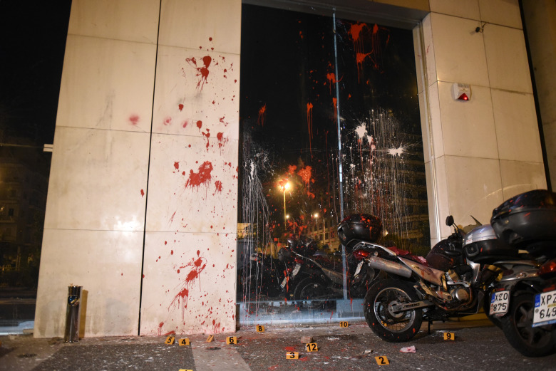 ΣΥΡΙΖΑ: Τραμπούκικη επίθεση στα γραφεία του Έθνους