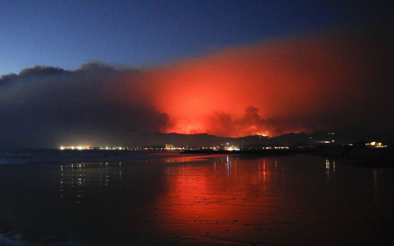 Στις φλόγες το Λος Άντζελες