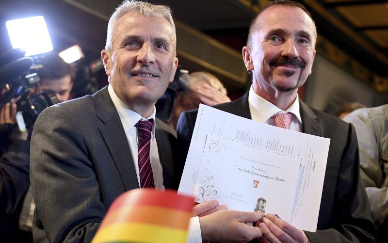 Karl και Bodo, οι πρώτοι γκέι που παντρεύτηκαν σήμερα στην Γερμανία