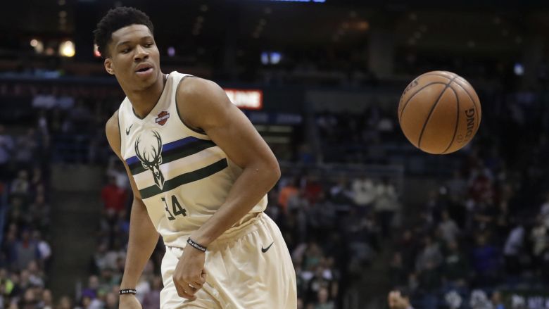 Απογοητευμένος ο Greek Freak με την ήττα των Μπακς