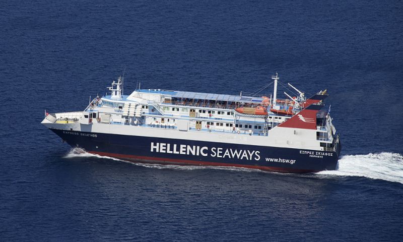 Η Attica Group (Blue Star Ferries) εξαγόρασε τη Hellenic Seaways