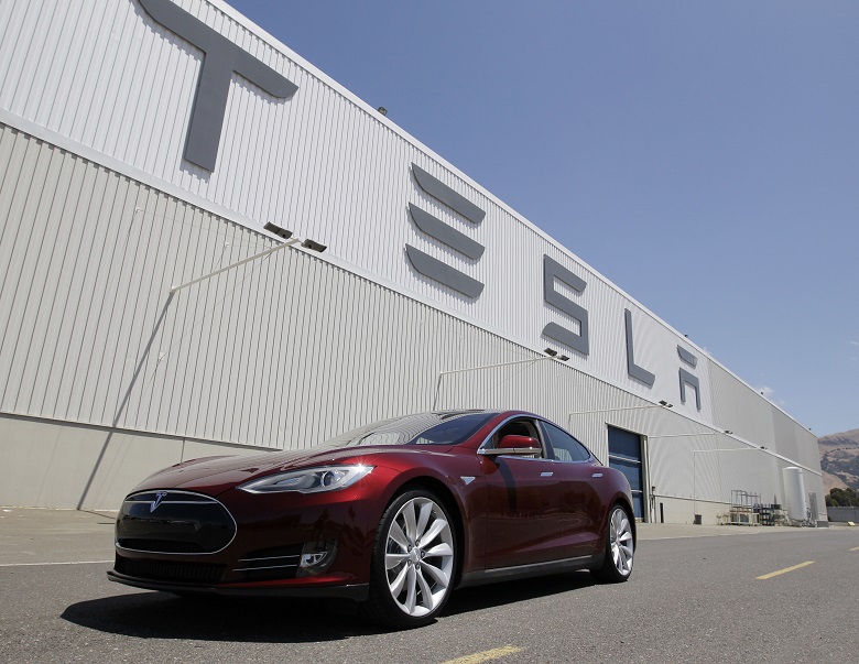 Εργοστάσιο στην Κίνα ανοίγει η Tesla