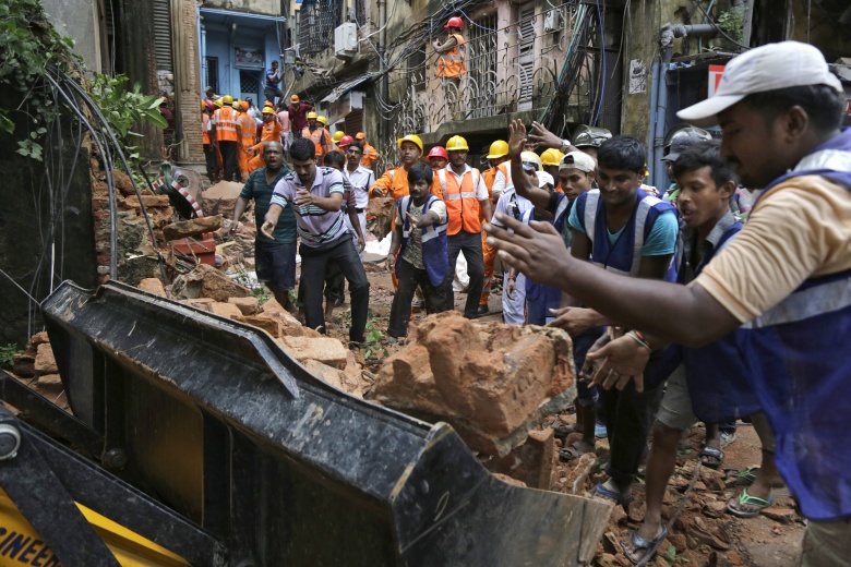 Ινδία: Τουλάχιστον 17 νεκροί από την κατάρρευση κτιρίου