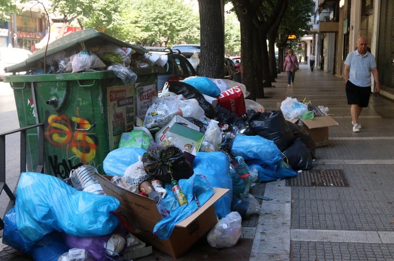 Δική της νομοθετική πρόταση παρουσιάζει η ΠΟΕ-ΟΤΑ – Αδιέξοδο για τα σκουπίδια