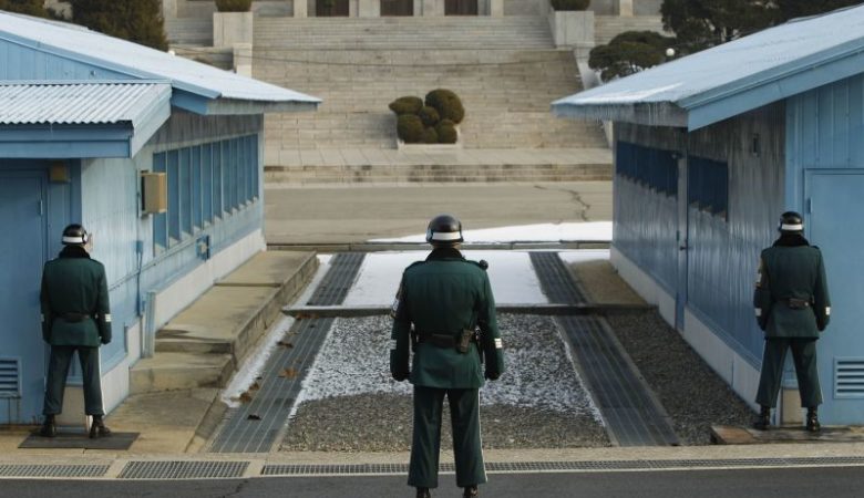 Χαροπαλεύει Βορειοκορεάτης στρατιώτης που λιποτάκτησε