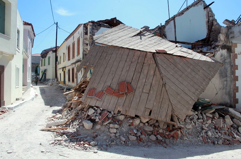 Πώς θα πάρουν τα επιδόματα οι σεισμόπληκτοι στη Λέσβο