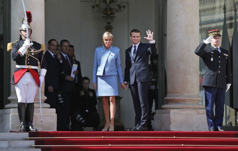 Το προεδρικό ζεύγος Μακρόν ετοιμάζεται για τη μετακόμιση στο Ελιζέ