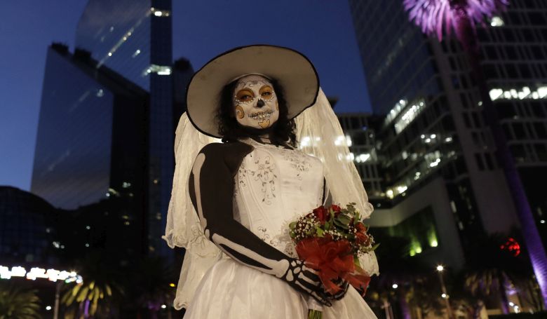 Η «νεκρή νύφη» βγήκε και φέτος στους δρόμους του Μεξικό
