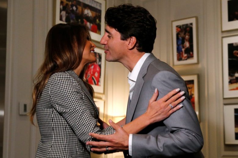 Το θερμό φιλί του πρωθυπουργού του Καναδά στη Μελάνια