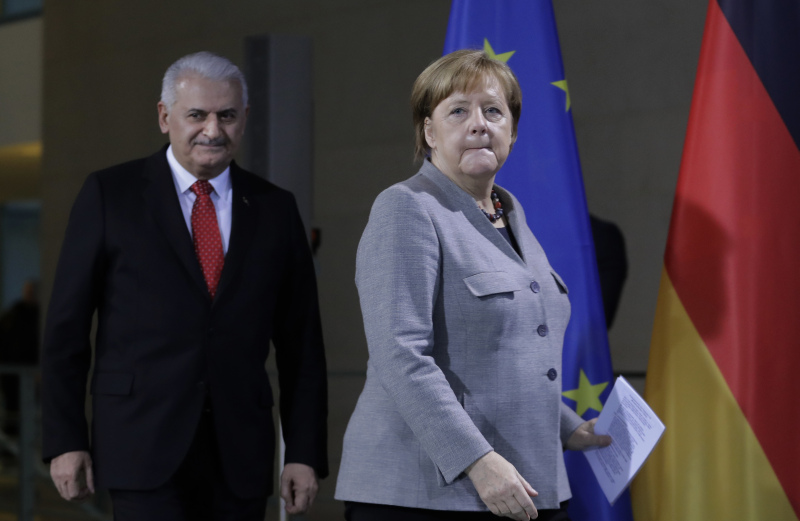 Μέρκελ: «Αρκετή δουλειά» για τις γερμανοτουρκικές σχέσεις