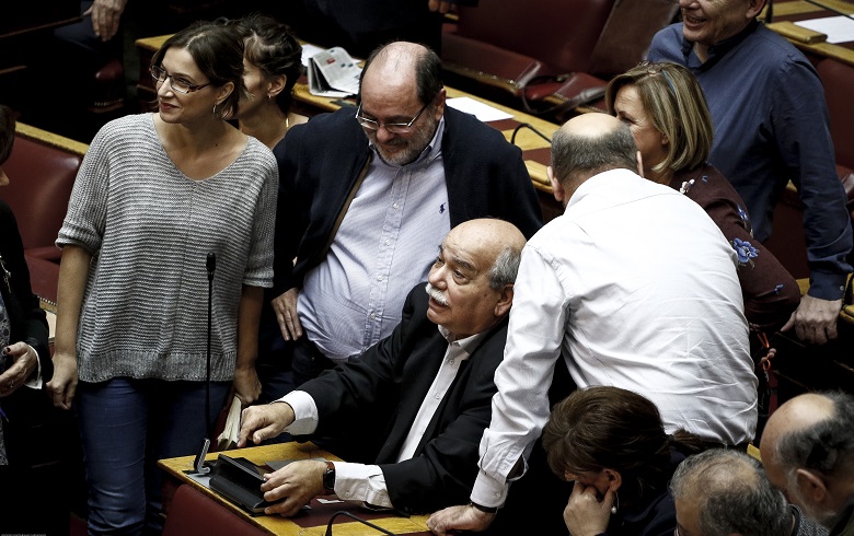 Δοκιμή μικροφώνου 1, 2, 3… από τον πρόεδρο της Βουλής