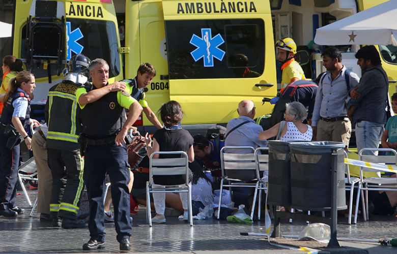 Ψάχνουν τον οδηγό του βαν και δύο άτομα για την επίθεση στη Βαρκελώνη