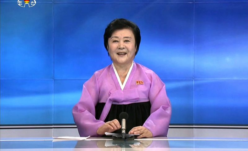 Η παρουσιάστρια της Β. Κορέας ανακοινώνει την εκτόξευση πυραύλου