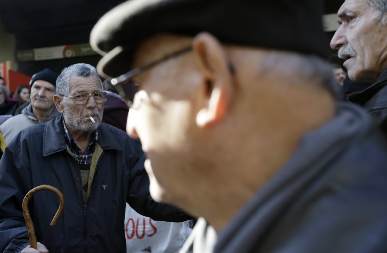 Πρόσκληση σε ανασφάλιστους υπερήλικες για το κοινωνικό μέρισμα