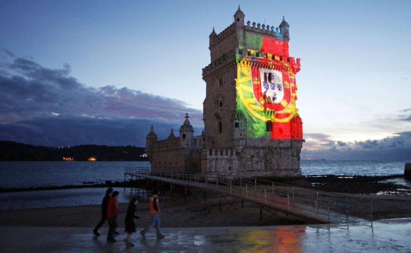 Χωρίς περικοπές σε μισθούς και συντάξεις τα κατάφερε η Πορτογαλία