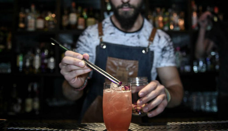 Pressteaze, η Λιβαδειά έχει το δικό της cocktail bar