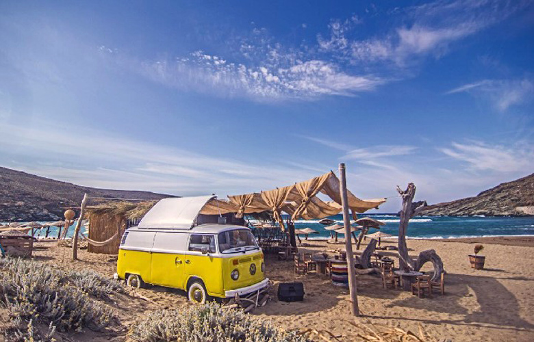 Αυτά είναι τα καλύτερα beach bars της Ελλάδας σύμφωνα με την Guardian