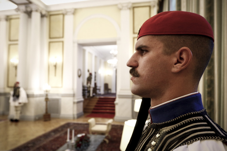 Οι εύζωνες της Προεδρικής Φρουράς στην επίσκεψη Ερντογάν