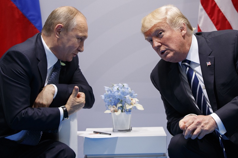 Φιλοφρονήσεις και διαφωνίες στην ιστορική πρώτη Τραμπ με Πούτιν