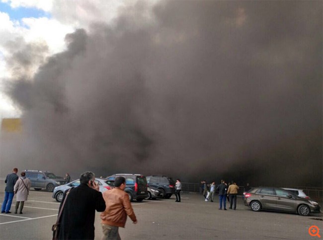 Μεγάλη πυρκαγιά σε αγορά της Μόσχας – Εξερράγησαν αυτοκίνητα